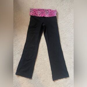 Victorias Secret PINK leggings with “love pink” on back with rhinestones